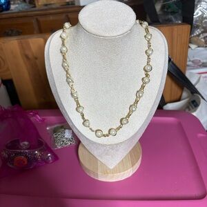 Elegant Gold and Pearl Necklace